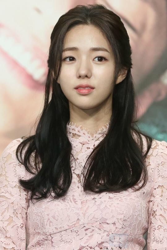 채수빈
